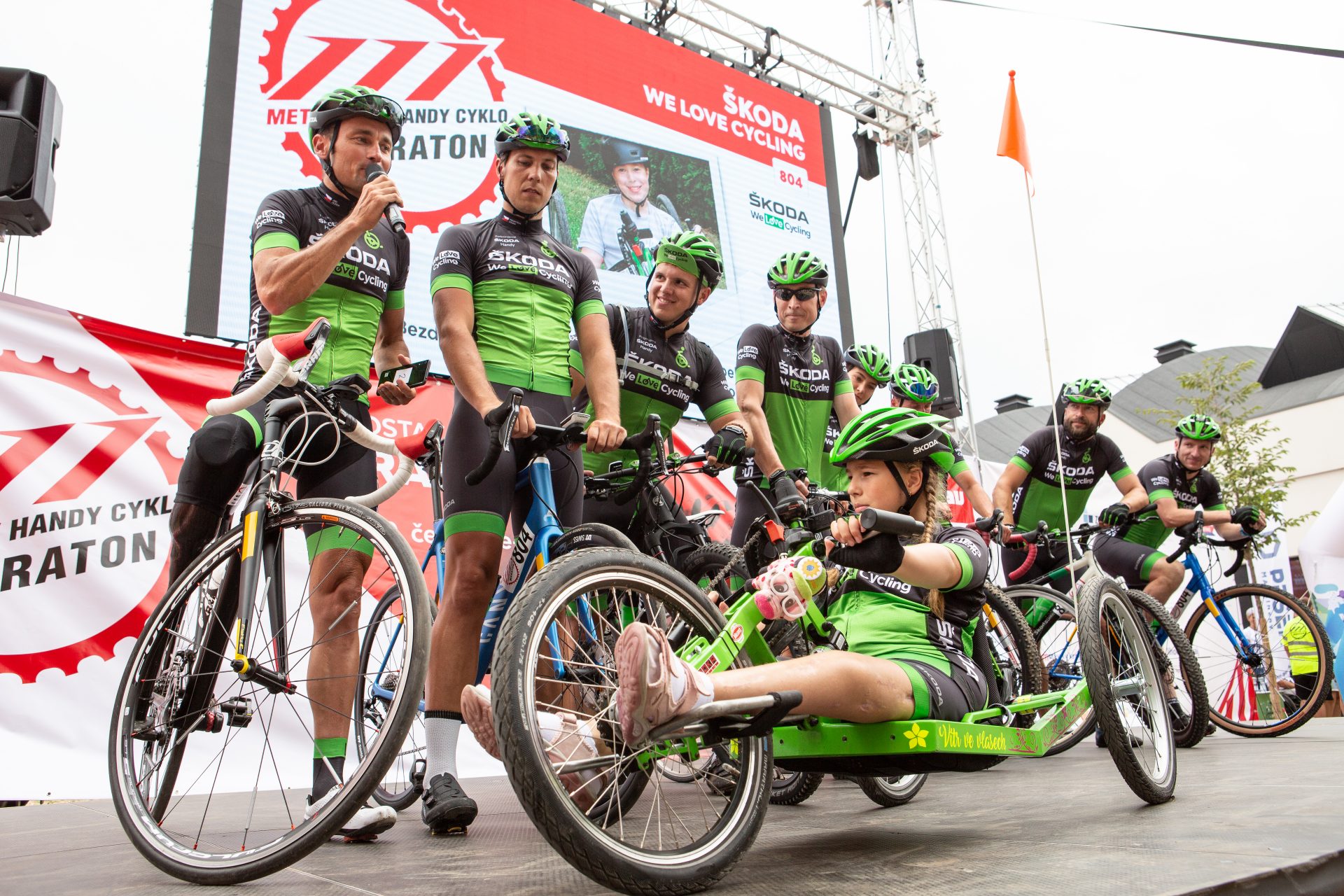 Tým We Love Cycling na startu loňského ročníku Metrostava Handy Cyklomaratonu.