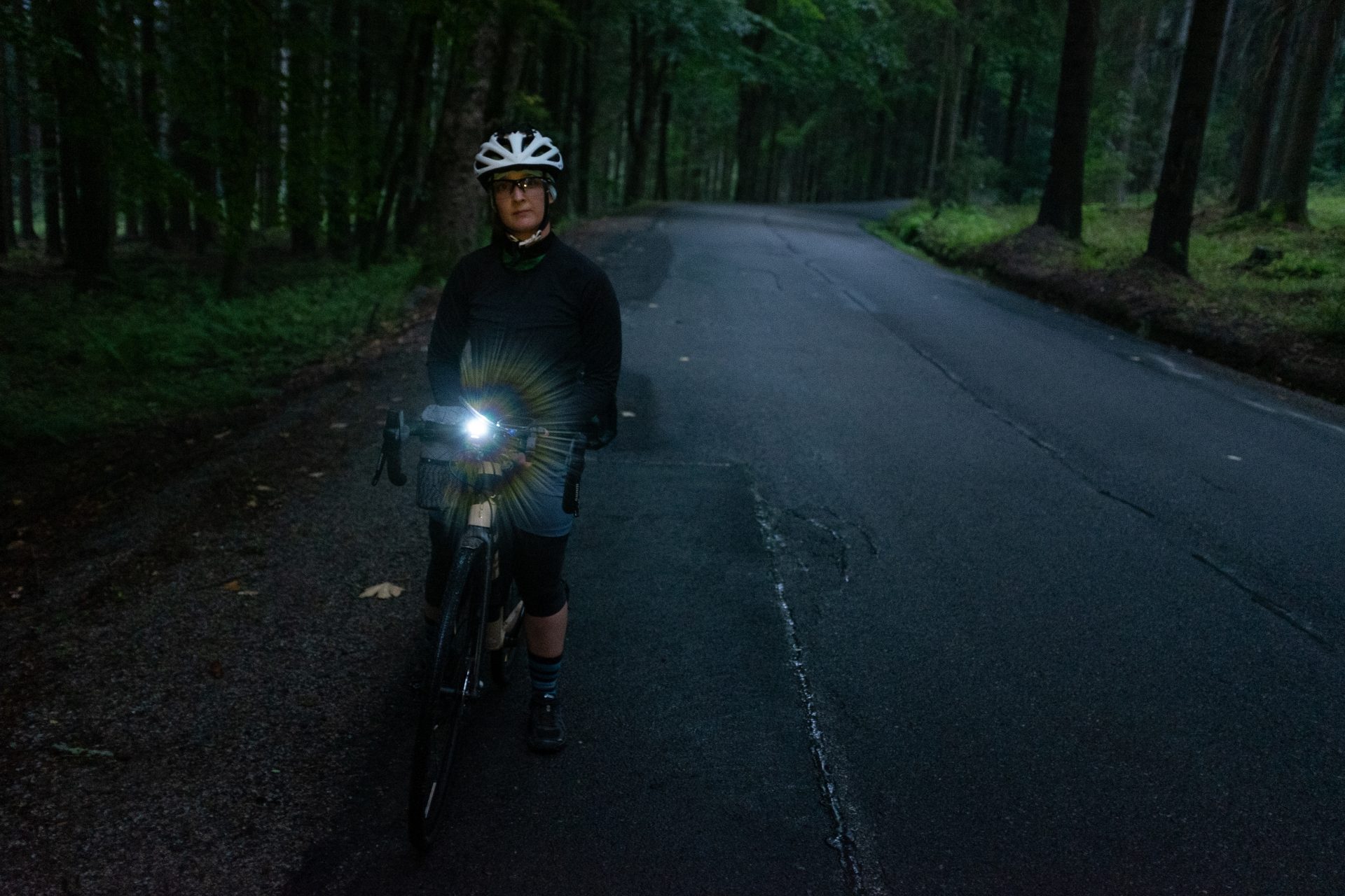 Kvalitní osvětlení je důležitou součástí každého bikepackera. Foto: Pavel Šťastný