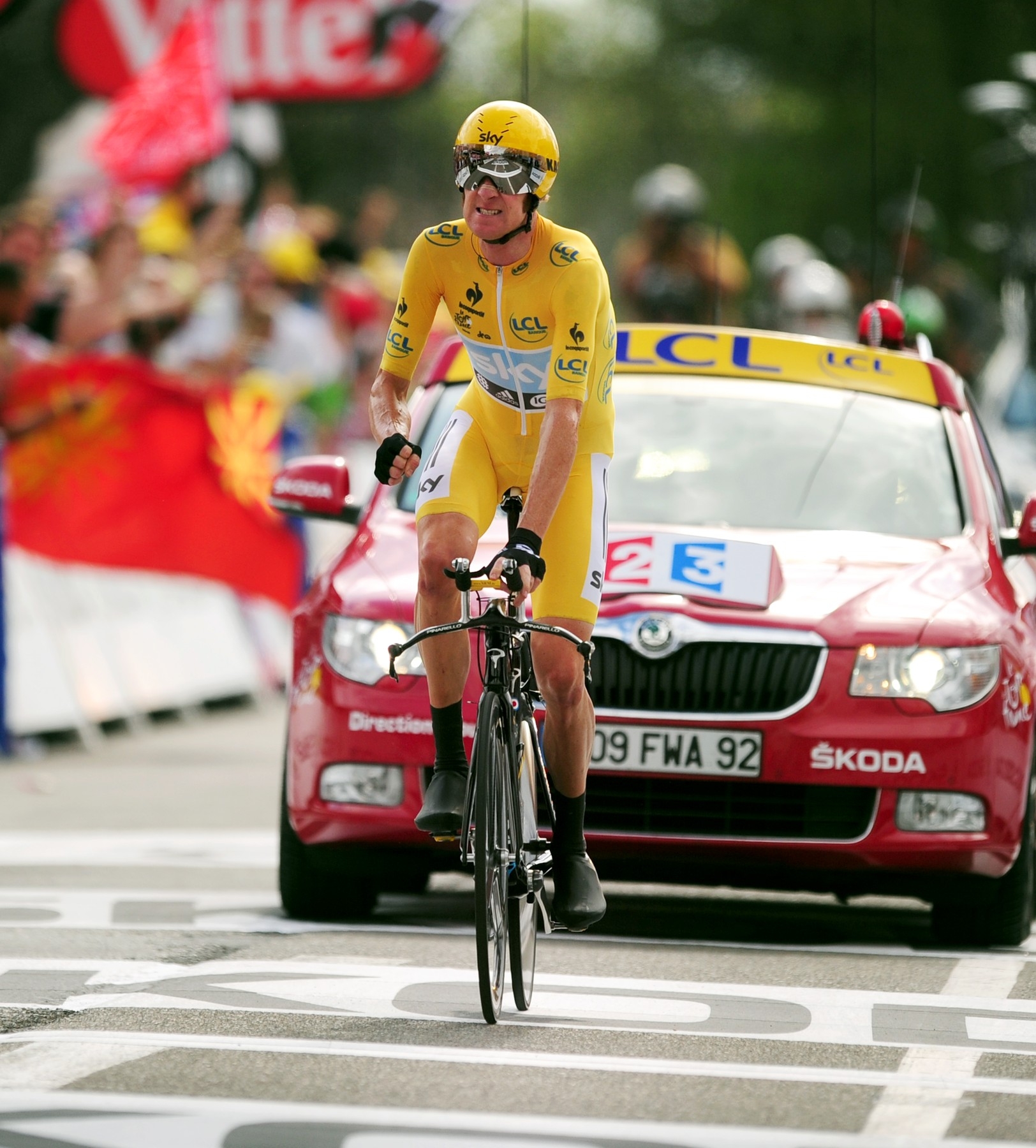 Bradley Wiggins ve žlutém trikotu lídra Tour de France. Foto: profimedia