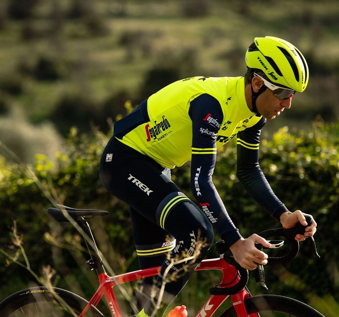 Vincenzo Nibali ladí formu raději se startovním číslem v ostrém závodu. Foto: instagram