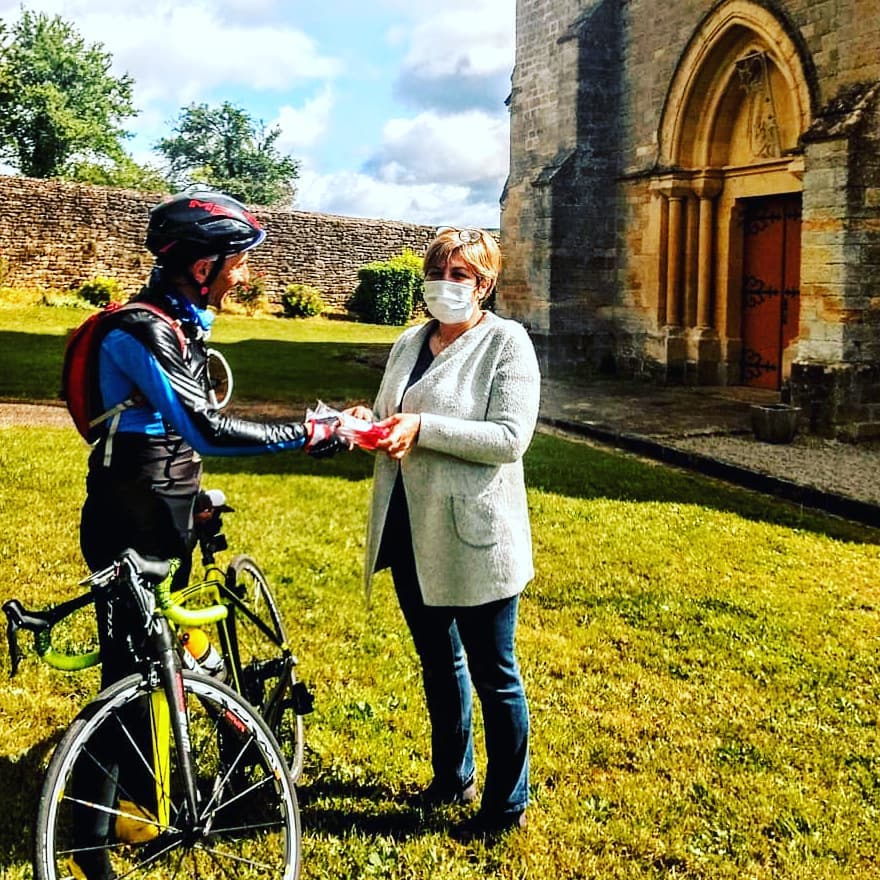 Miguel Martinez v době pandemie koronaviru stejně jako mnozí další cyklisté rozvážel jídlo a další potřebné věci. Foto: instagram Miguel Martinez