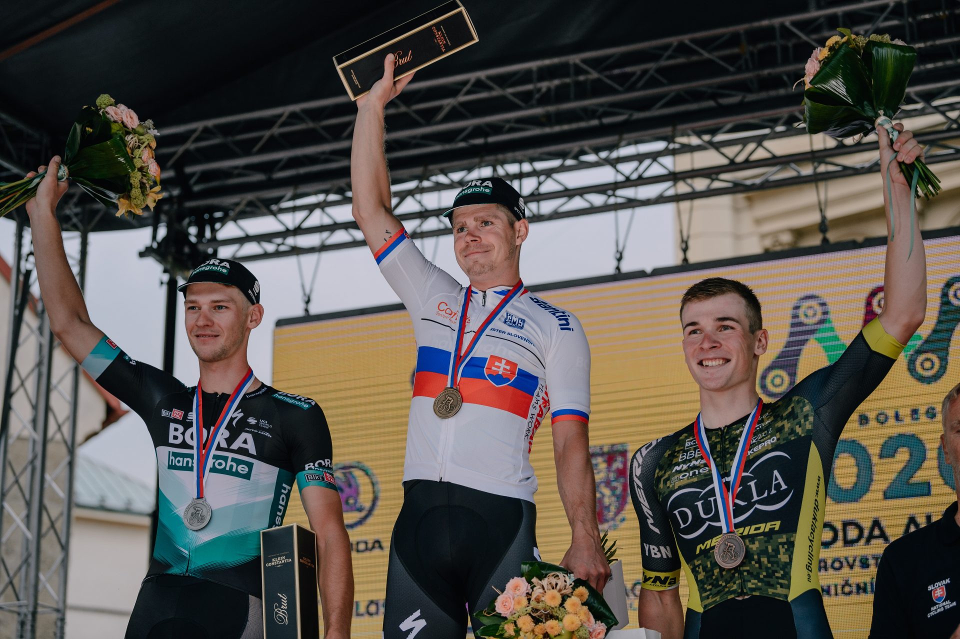 Juraj Sagan na nejvyšším stupni pódia po společném silničním šampionátu v Mladé Boleslavi. Foto: Jan Brychta