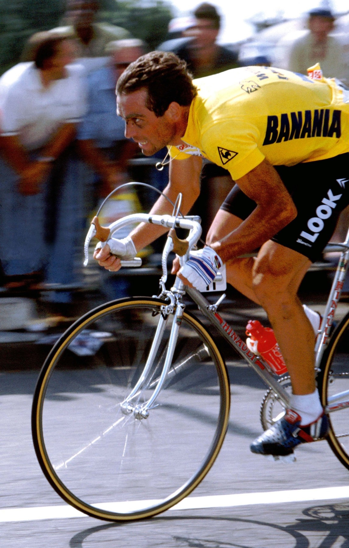 Bernard Hinault jede pro poslední žlutý trikot kariéry pět let poté co kvůli zranění závod opustil potají. Foto: profimedia