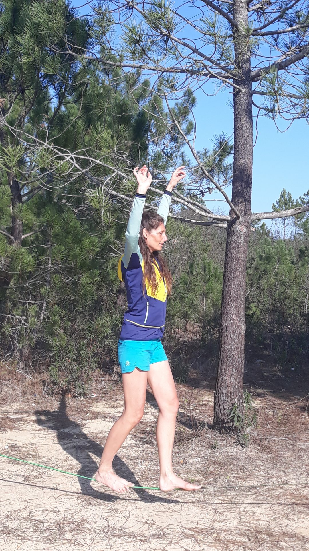 Slackline v podání Miroslavy Jirkové, která je průkopnicí netradiční možnosti "péče" o svalstvo.