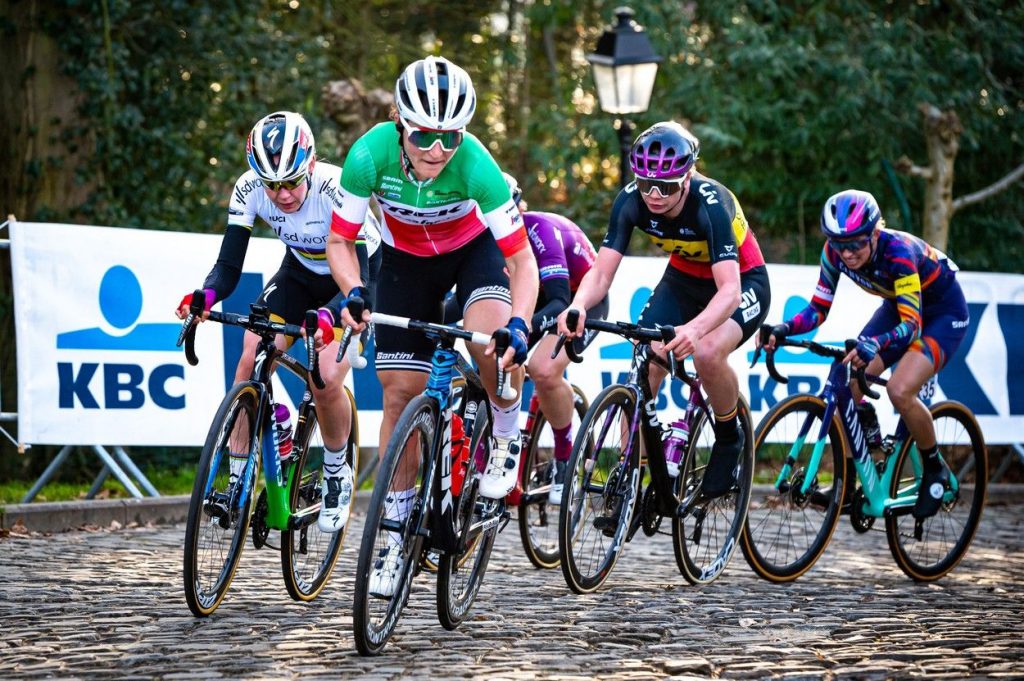 Women racing
