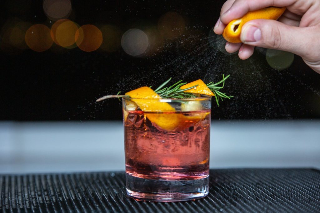 Alcoholic cocktail