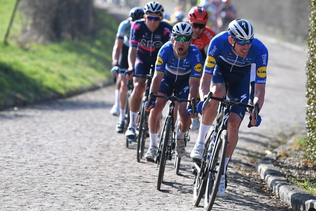 Mark Cavendish cycling